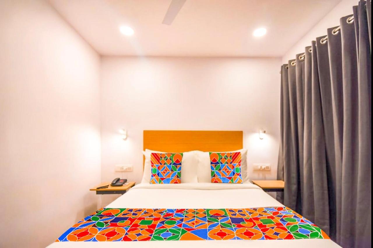 Fabexpress Heera Holiday Inn Kalkutta Exterior foto
